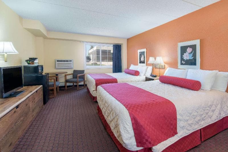 Days Inn By Wyndham Minot 3