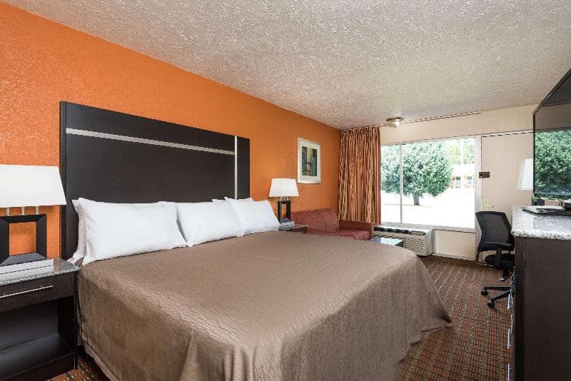 Ramada by Wyndham Lumberton 3