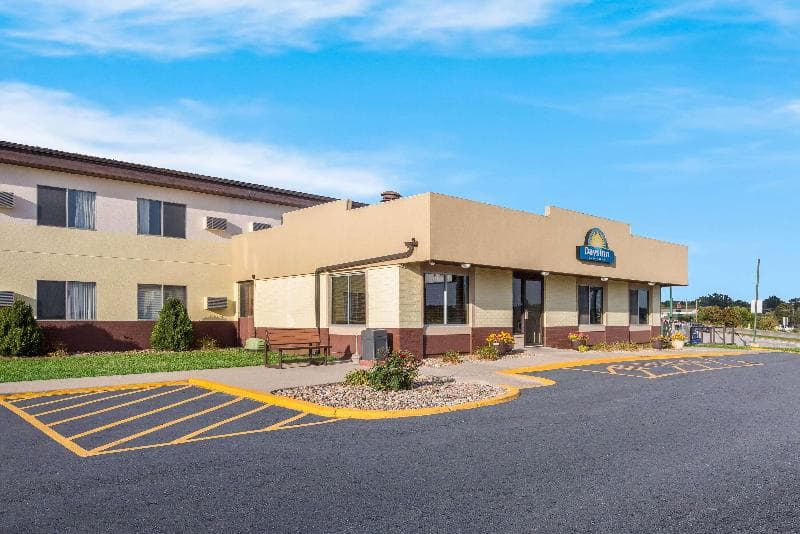 Days Inn By Wyndham Newton 3