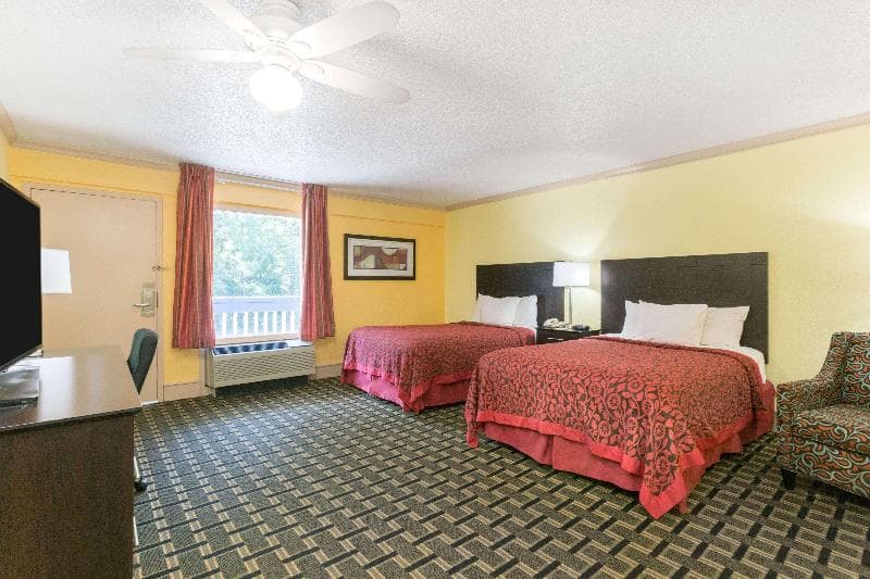 Days Inn by Wyndham Savannah Airport photo 1