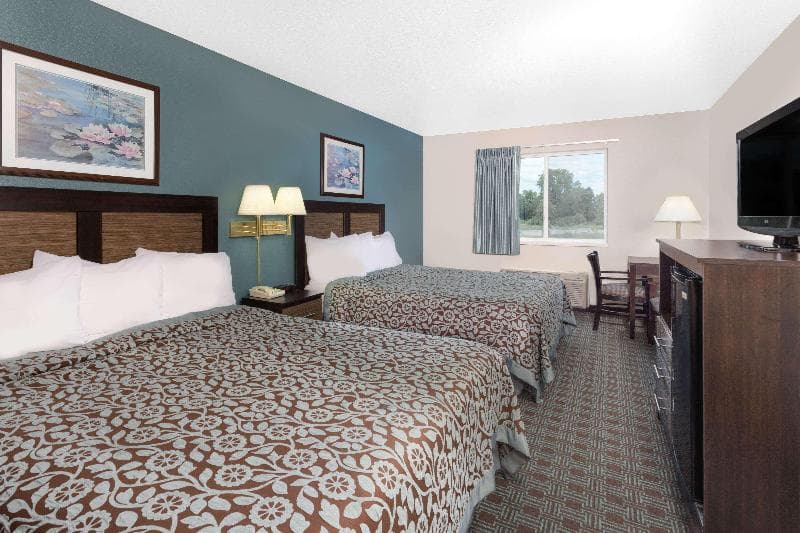 Days Inn by Wyndham Neenah 3