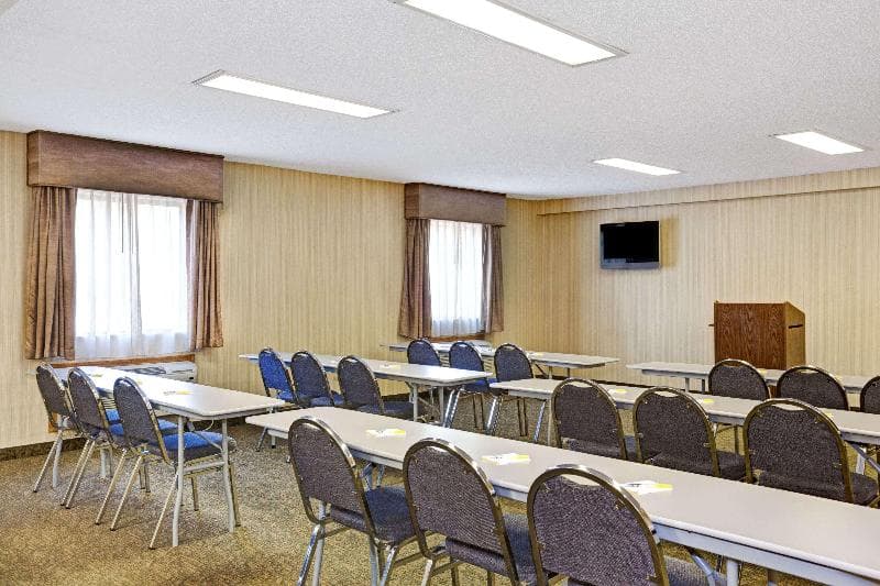 Days Inn Charleston East 5