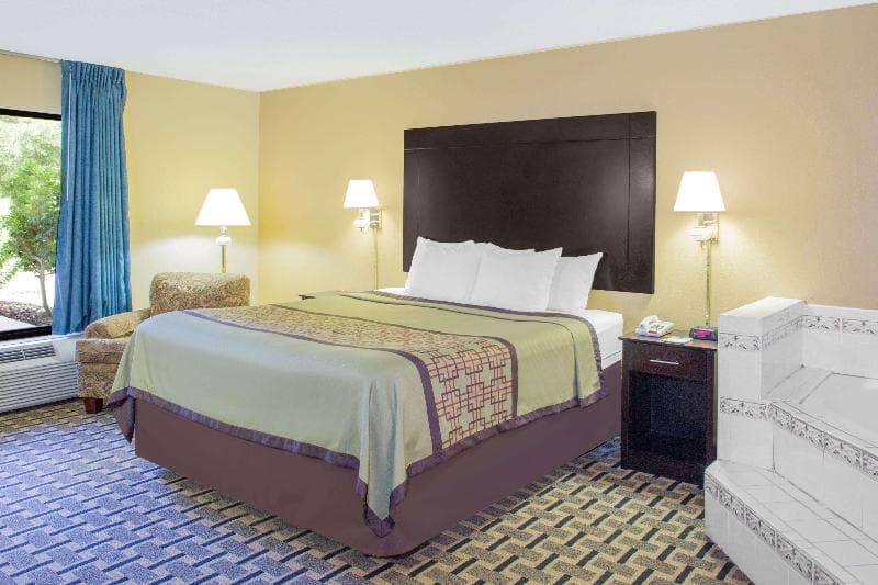 Days Inn by Wyndham Andalusia 3