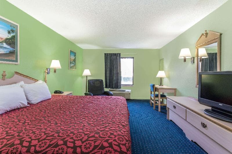 Days Inn by Wyndham Panama City/Callaway photo 1