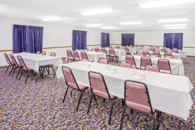 Days Inn by Wyndham Lake Village 3