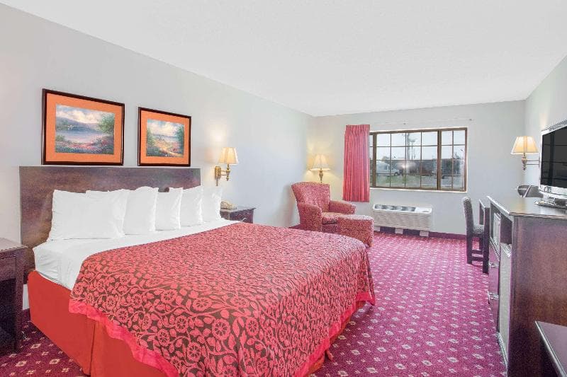 Days Inn by Wyndham Lake Village 5