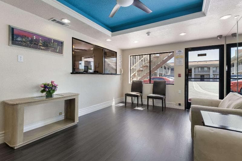 Days Inn by Wyndham Downey 3
