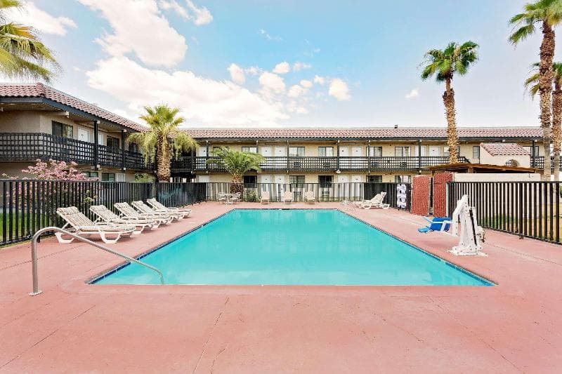 Days Inn & Suites by Wyndham Needles 5