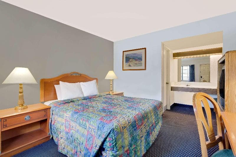 Days Inn & Suites by Wyndham Needles 3
