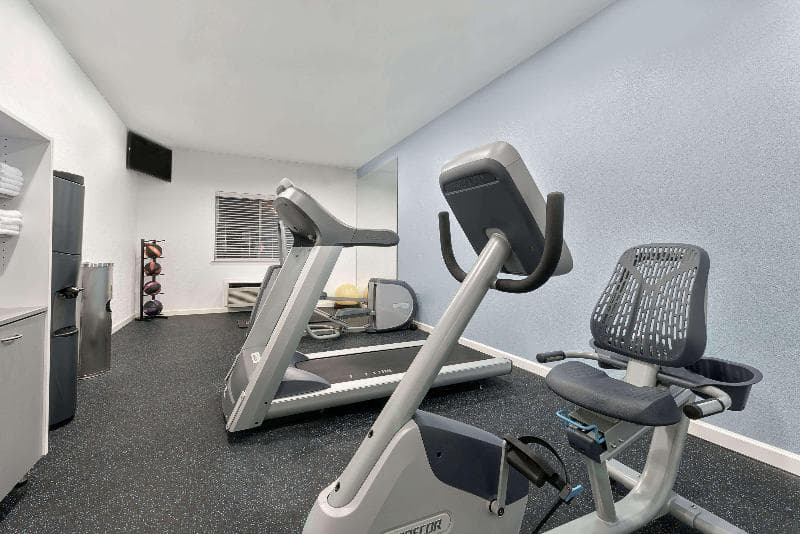 Days Inn & Suites By Wyndham Dallas 2