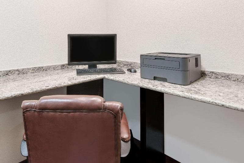 Days Inn & Suites By Wyndham Dallas photo 1