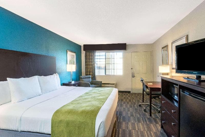 Days Inn by Wyndham Snyder 3