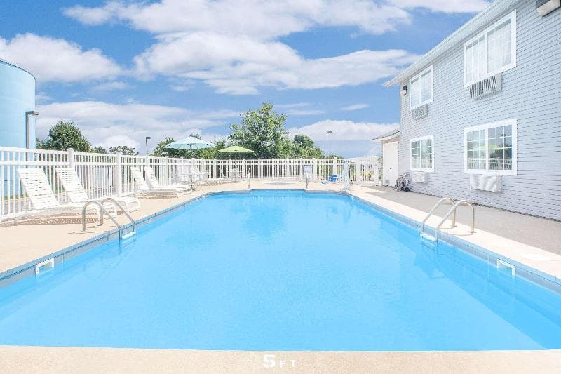 Days Inn By Wyndham Mountain Home 5