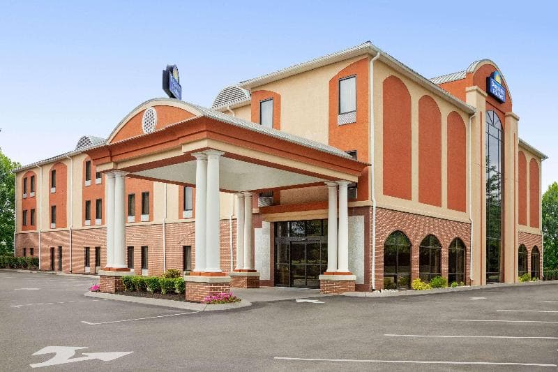 Days Inn & Suites By Wyndham Murfreesboro 4