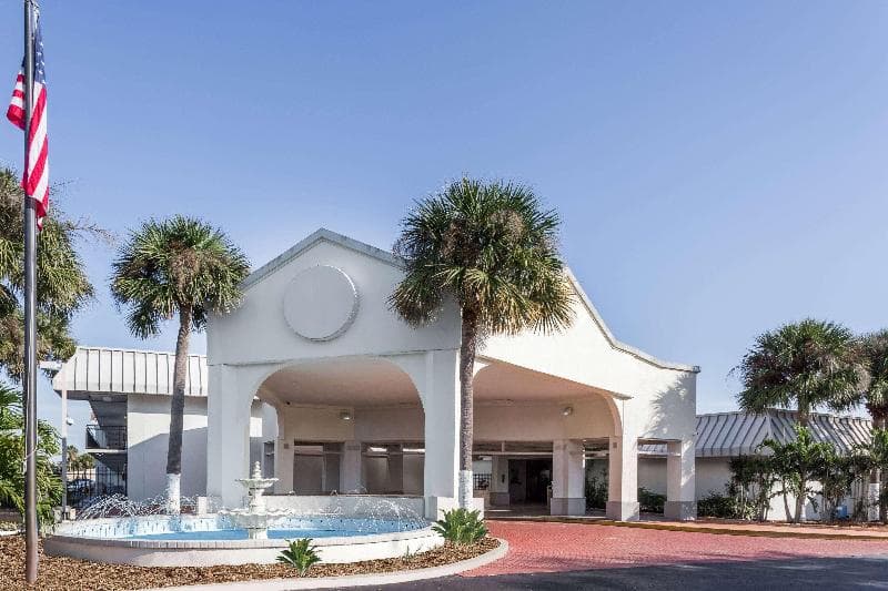 Days Inn by Wyndham St. Petersburg / Tampa Bay Area photo 1