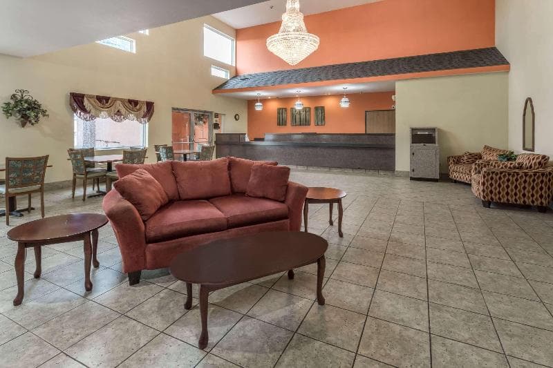 Days Inn & Suites by Wyndham of Morris 3