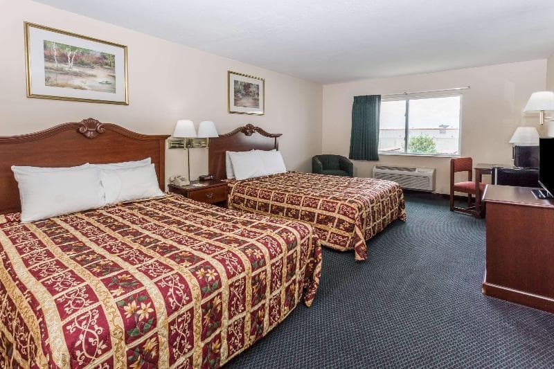 Days Inn & Suites by Wyndham of Morris photo 1