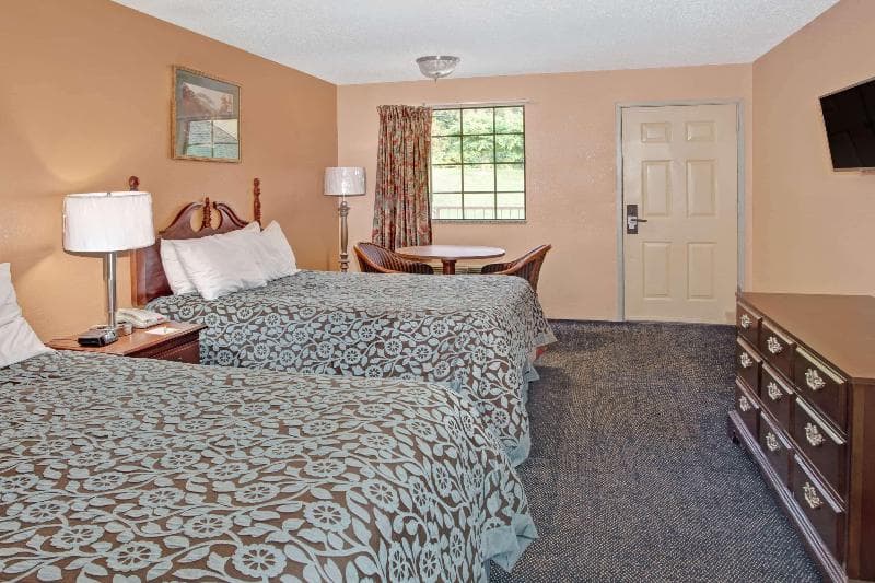 Days Inn By Wyndham Marietta White Water 3