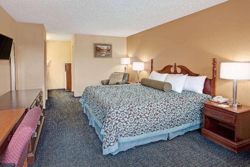Days Inn By Wyndham Marietta White Water 4