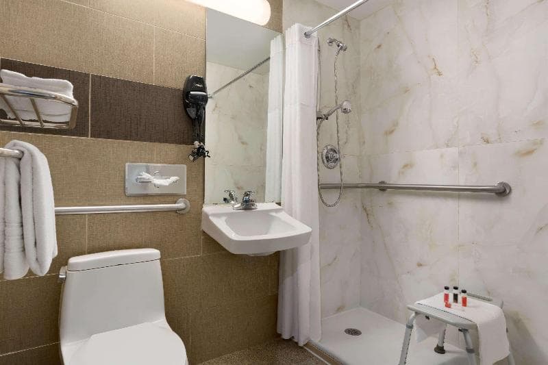 Days Inn by Wyndham Brooklyn 3