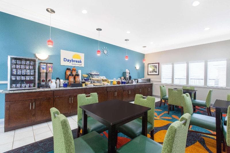 Days Inn by Wyndham Ennis 2