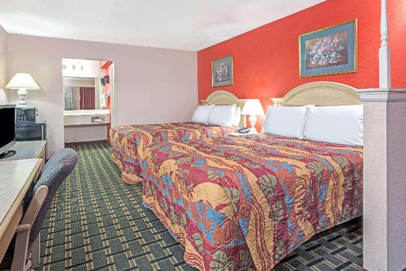 Days Inn & Suites By Wyndham Osceola 2