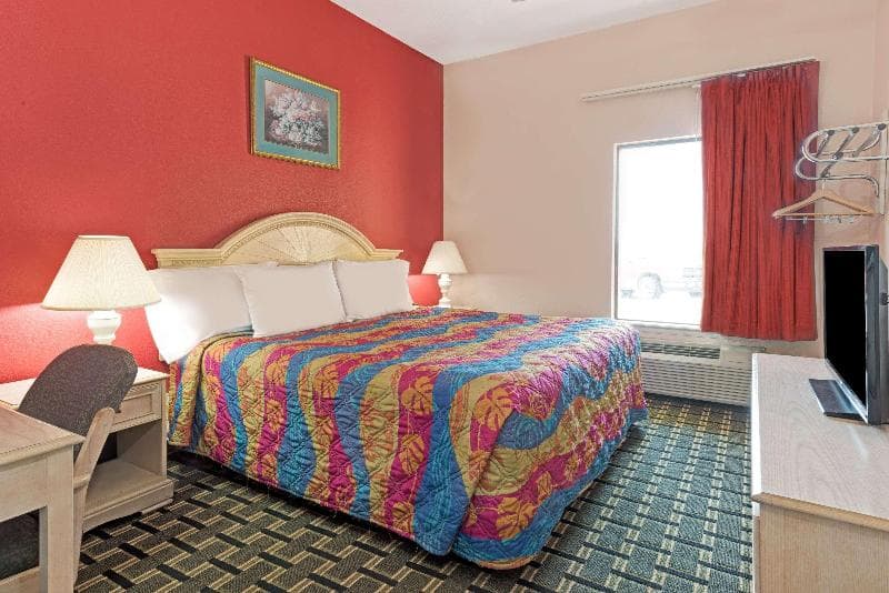 Days Inn & Suites By Wyndham Osceola 3