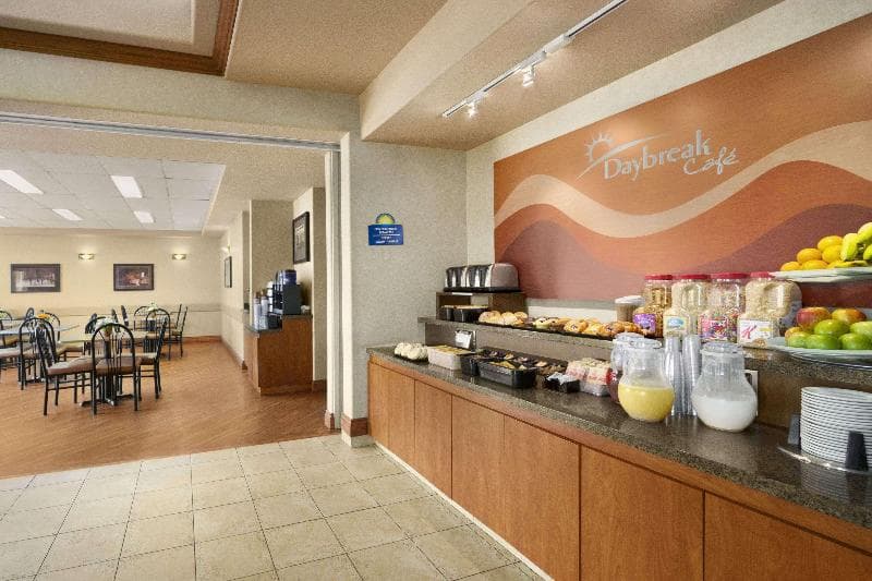 Days Inn By Wyndham Red Deer 5