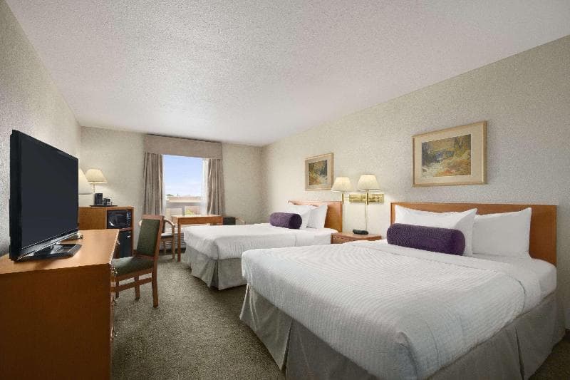 Days Inn By Wyndham Red Deer photo 1