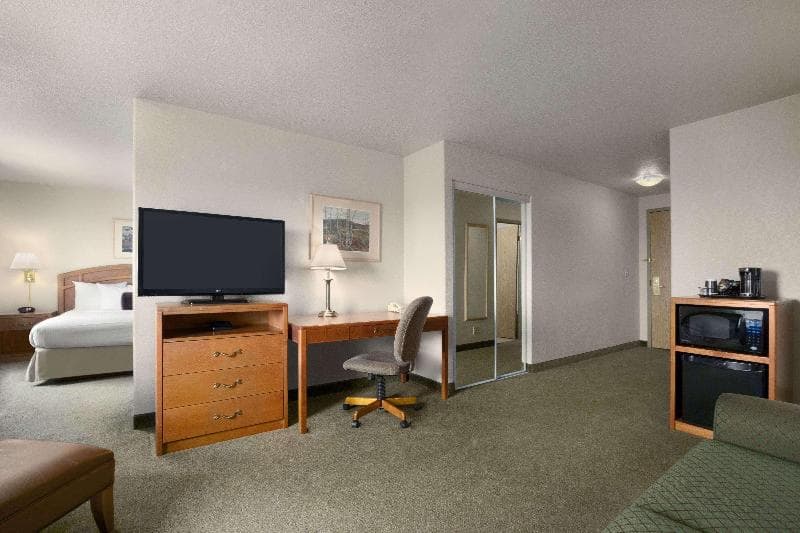 Days Inn By Wyndham Red Deer 3