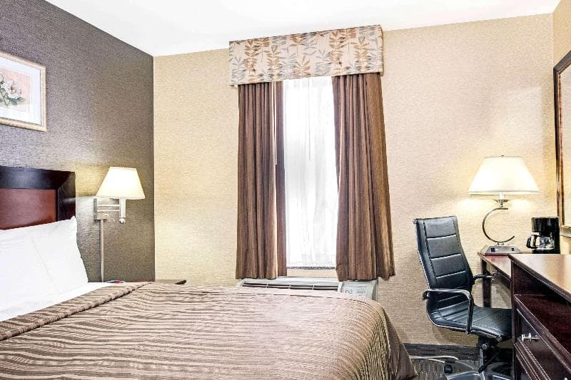 Days Inn by Wyndham Long Island City 2