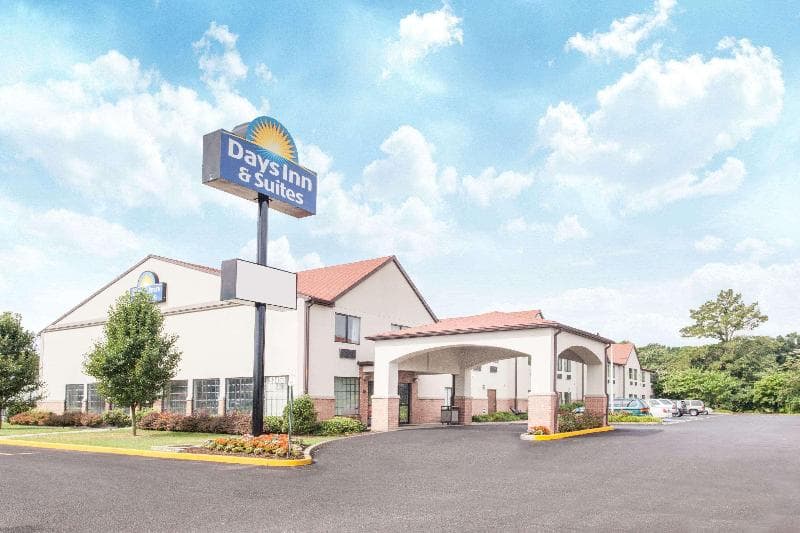 Days Inn & Suites by Wyndham Seaford 2