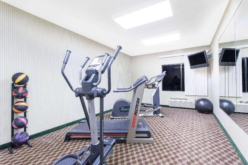 Days Inn & Suites by Wyndham Seaford 3