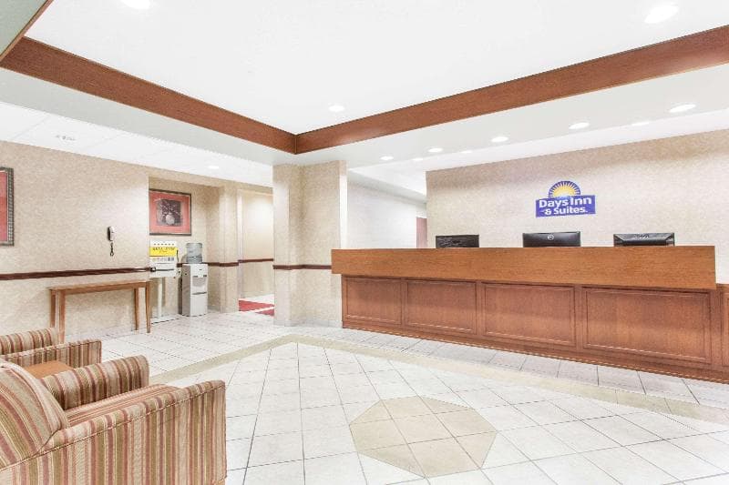Days Inn & Suites by Wyndham Seaford 5