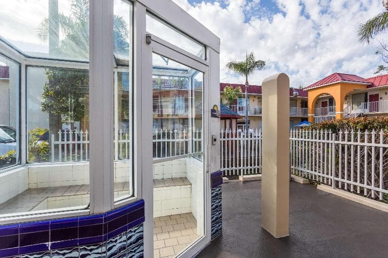 Days Inn & Suites By Wyndham Port Richey photo 1