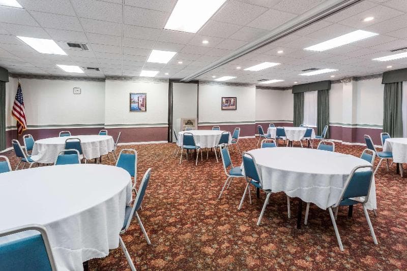 Days Inn & Suites By Wyndham Port Richey 4