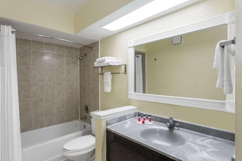 Days Inn & Suites By Wyndham Port Richey 3