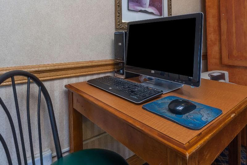 American Inn & Suites Dundee 3
