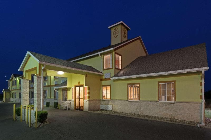 Days Inn by Wyndham Cameron photo 1