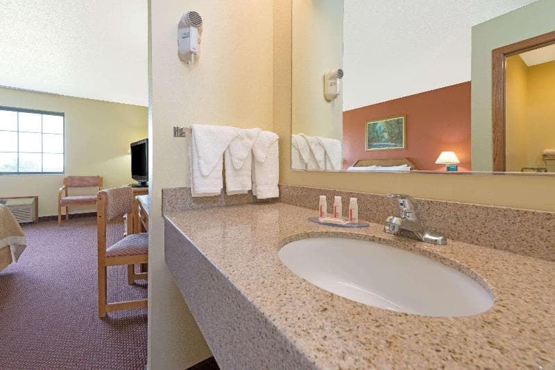 Days Inn by Wyndham Cameron 4