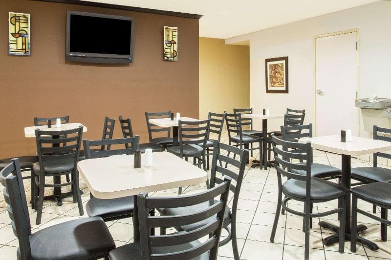 Days Inn & Suites by Wyndham Thibodaux 2