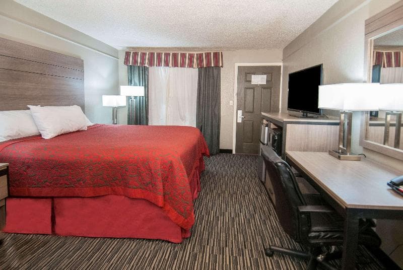 Days Inn By Wyndham Central San Antonio Nw Medical Center photo 1