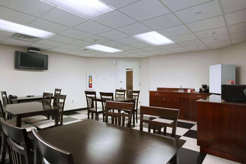 Days Inn by Wyndham Bronx Near Stadium 5