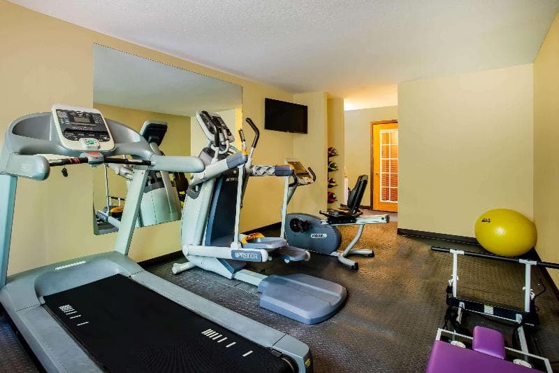 Days Inn & Suites by Wyndham Stevens Point 2