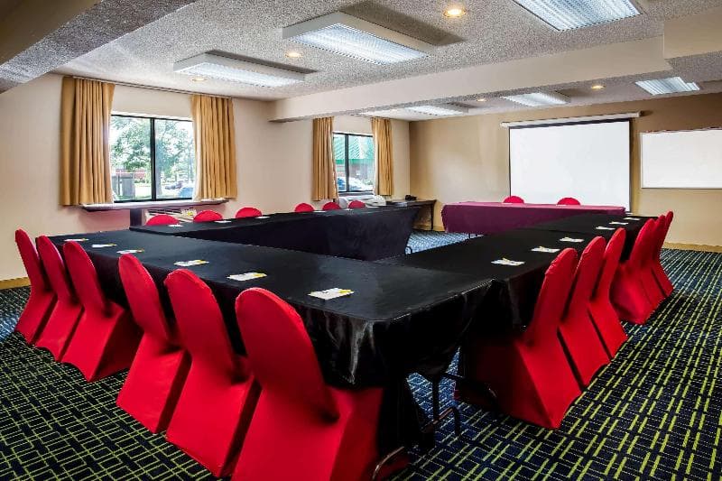Days Inn & Suites by Wyndham Stevens Point photo 1