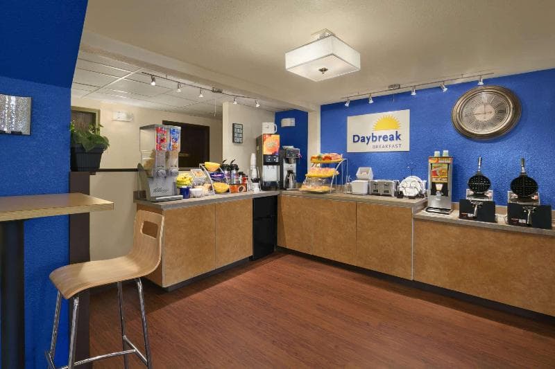 Days Inn & Suites by Wyndham Stevens Point 4