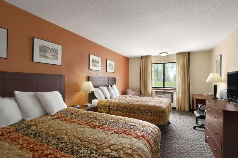 Days Inn & Suites by Wyndham Stevens Point 5