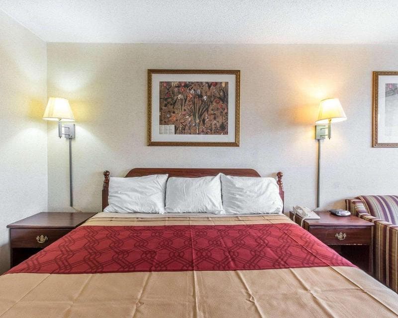 Econo Lodge Calhoun photo 1