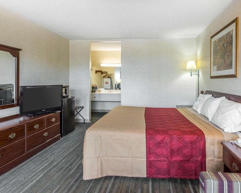 Econo Lodge Calhoun 2