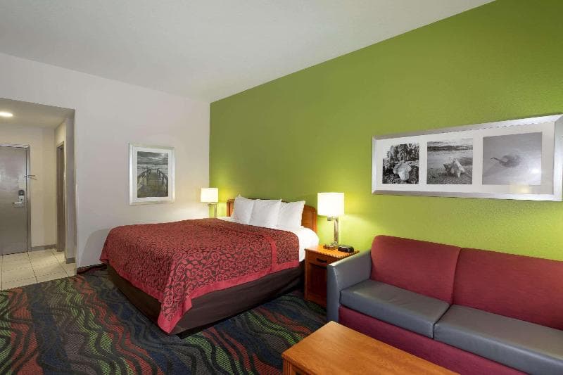 Days Inn By Wyndham Fort Myers Nr Jetblue 4